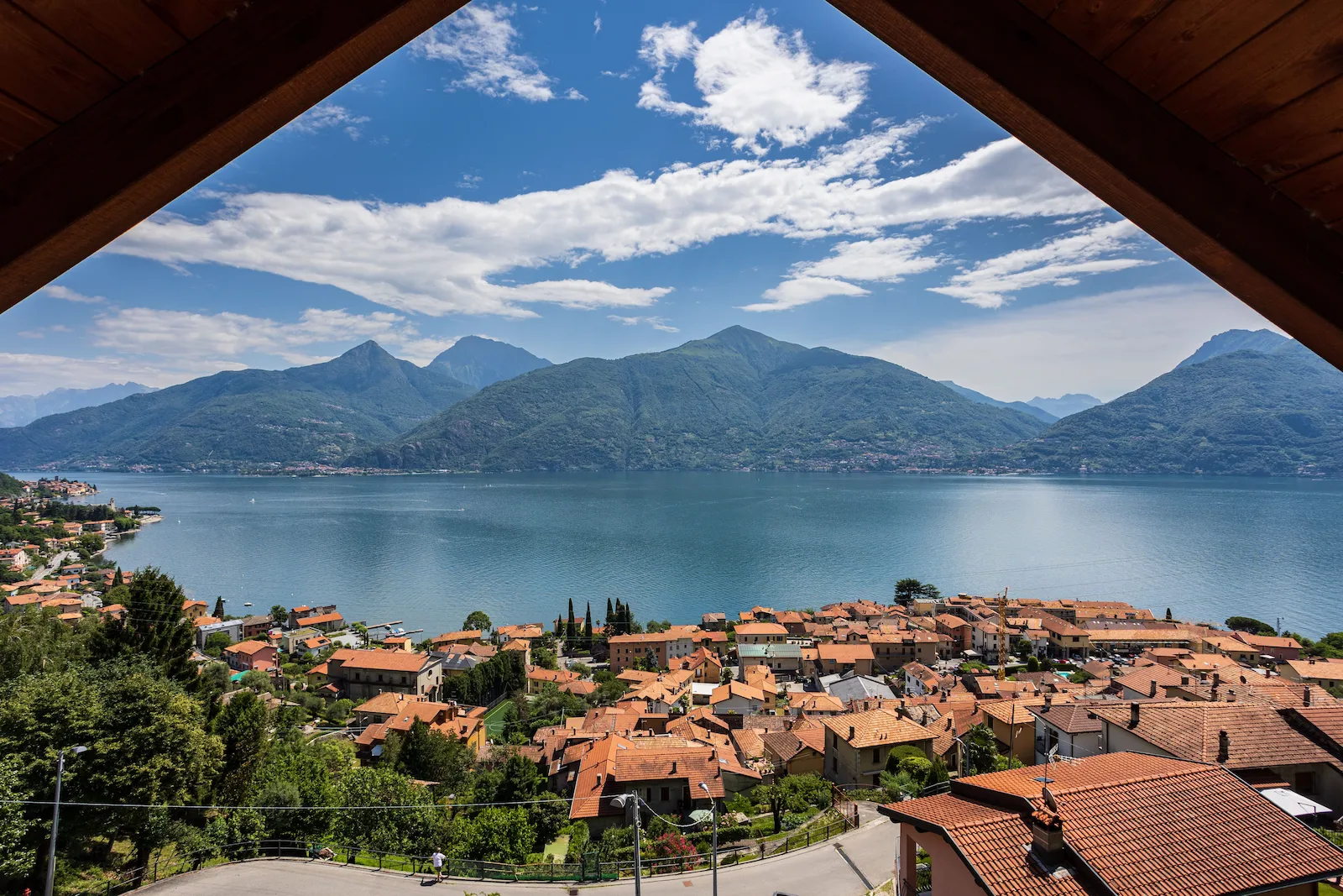 Como, veduta della città e del lago